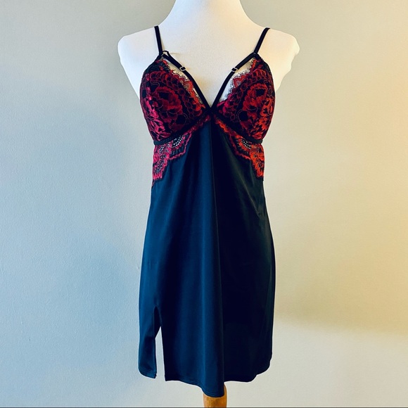 Red and Black Negligée from La Senza - Picture 2 of 5